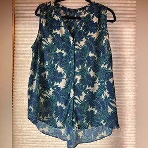 NYDJ Print Pleat Back Sleeveless Split Neck Blouse